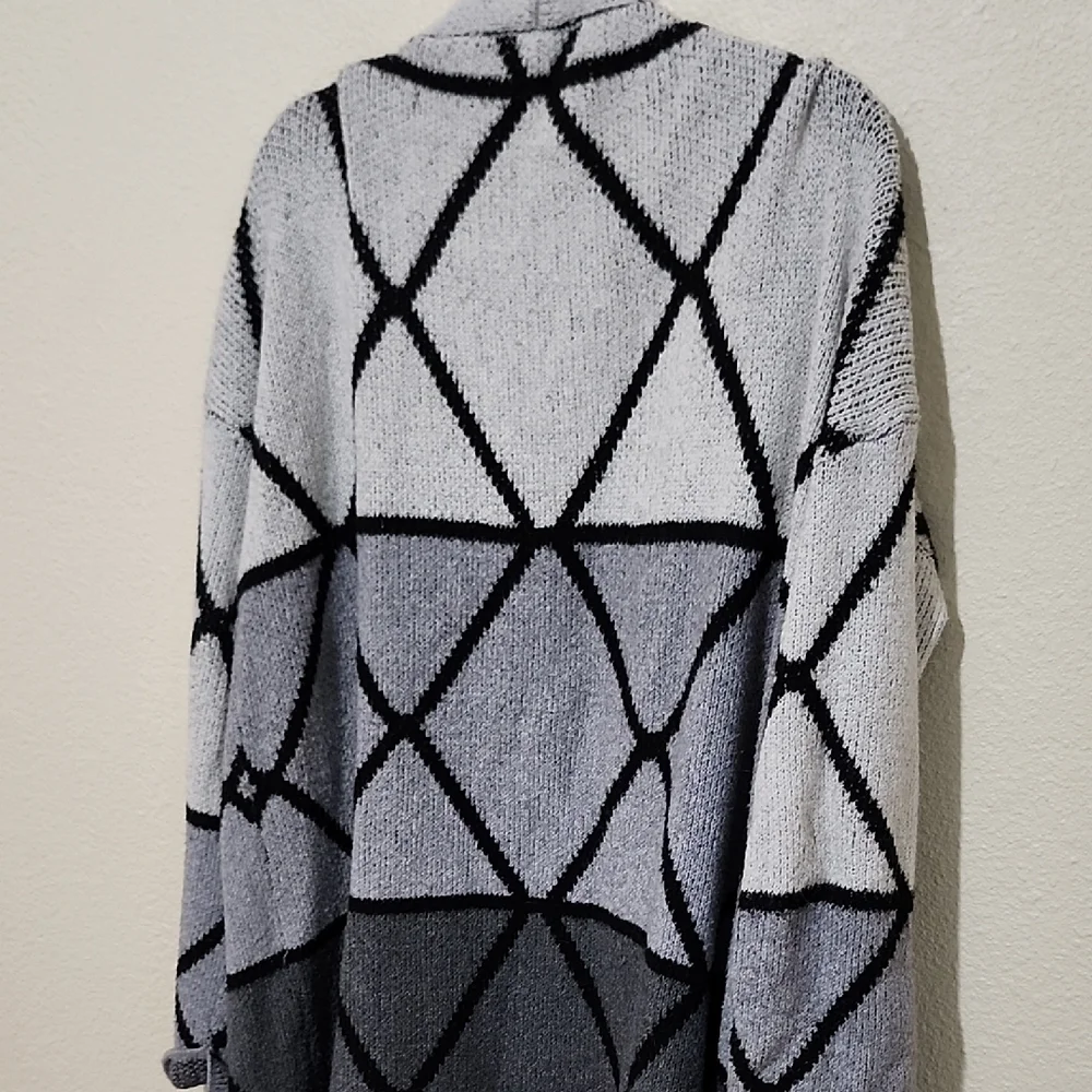 Joseph A Black and Gray Geometric Cardigan - Picture 11 of 12